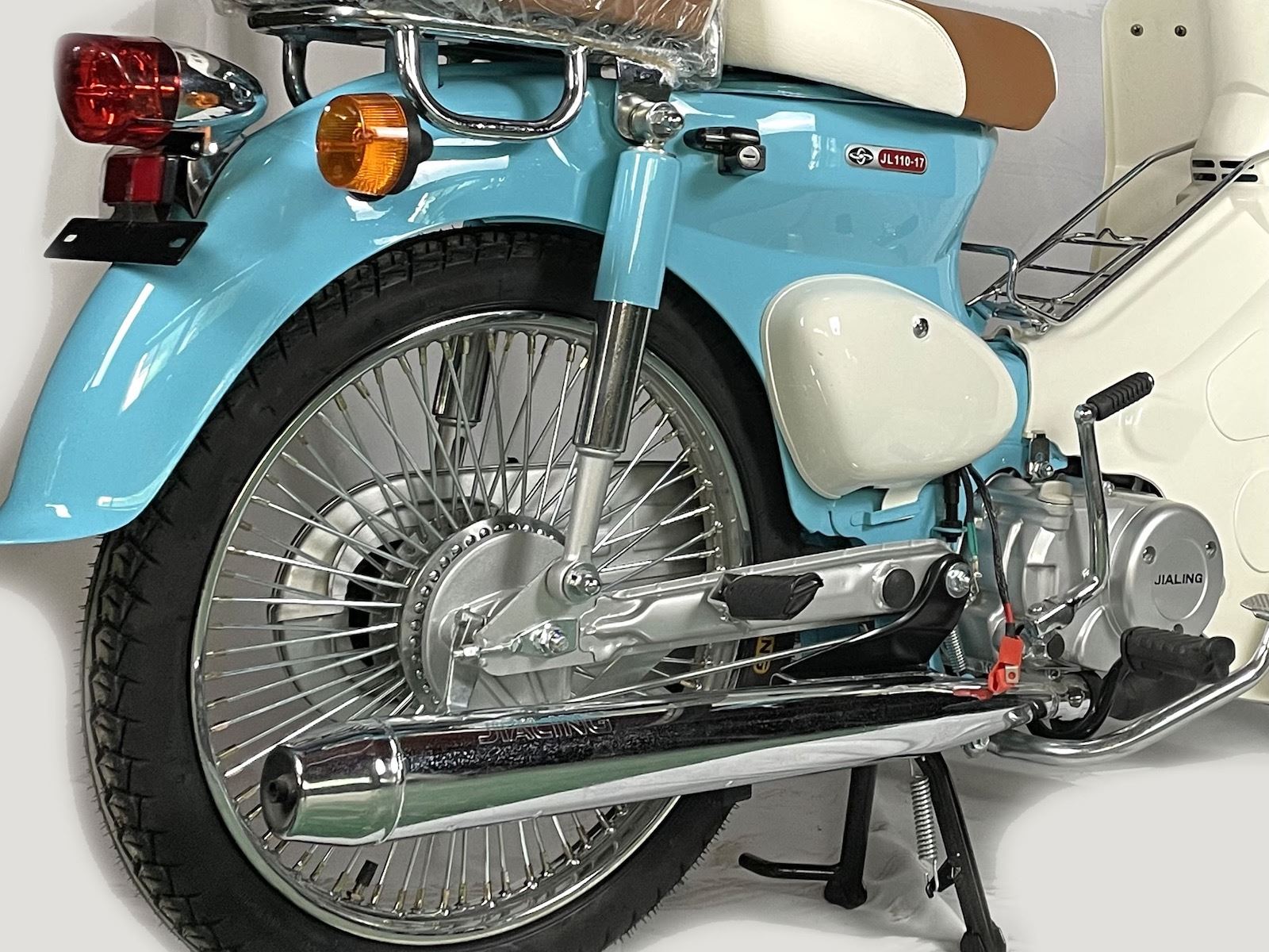 1.With 110CC gas powered, Jialing Coco has an active power output when overtaking or climbing uphill, making it easy to travel in the city
